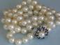 Preview: Perlenkette mit Verschluss aus 585er Weißgold, 8 Diamanten und 8 Saphir Edelsteinen Gewicht: 65,7 Gramm / Länge 70 cm