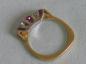Preview: Ring aus 750er Gold mit 2 Diamanten (0.20 ct) und 3 Rubinen (0.30 ct), Größe 59, Gewicht: 3,9g