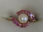 Preview: Eleganter Rubinring mit Zuchtperle aus 750er Gelbgold, Größe 60, Gewicht: 5,6g