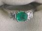 Preview: Eleganter Smaragdring mit Diamantbesatz aus 750er Weßsgold, Größe: 51, Gewicht: 3,8g