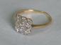 Preview: Art-Deco Ring um 1920 (England) 750er Gold mit 9 Diamanten 0.90 ct. in Platin gefasst Gewicht: 2,0g Zertifikat vom Carsch-Haus