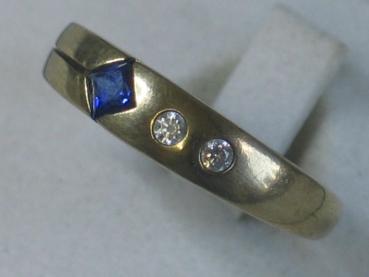 Preview: Ring aus 333er Gold mit Saphir Edelstein und zwei Zirkonia Edelsteinen, Größe: 56, Gewicht:2,9g