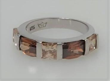 Ring aus 925er Sterlingsilber mit 5 Schmucksteinen, Größe 53, Gewicht: 4,5g