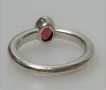 Ring aus 925er Silber mit einem Schmuckstein, Größe 55, Gewicht: 5,3g