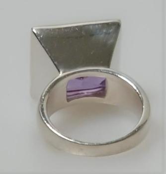 Ring aus 925er Silber mit amethystfarbenen Schmuckstein, Größe 53, Gewicht: 15,8g