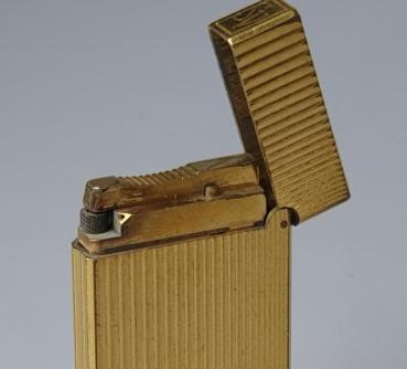 Dupont Feuerzeug, schlank, vergoldet "D" auf Rückseite