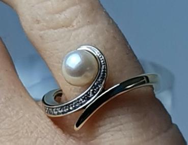 Preview: Perlen- Diamantring aus 585er Gold, Größe 50, Gewicht: 3,8g
