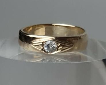 Ring aus 333er Gold mit Schmuckstein, Größe 58, Gewicht: 5,7g