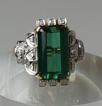 Ring aus 585er Gelbgold mit großem Smaragd Edelstein und 18 Diamanten, Größe 52, Gewicht: 9,4g