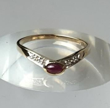 Rubin- Diamantring aus 585er Gold, Größe 60, Gewicht: 2,3g