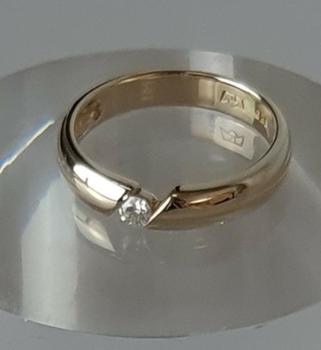 Diamantsolitär aus 585er Gold mit Diamant im Brillantschliff 0.08 ct, Größe 50, Gewicht: 2,5g