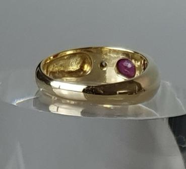 Preview: Rubinring aus 585er Gold mit zwei Schmucksteinen, Größe 58, Gewicht: 6,0g
