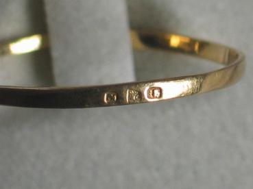Neuwertig: Ring aus 900er Gold mit 4 Diamanten und 4 Saphir Edelsteinen Größe 58, Gewicht: 1,9g