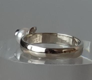 Preview: Eleganter Perlenring mit 2 Diamanten aus 585er Weißgold Größe 54, Gewicht: 3,4g
