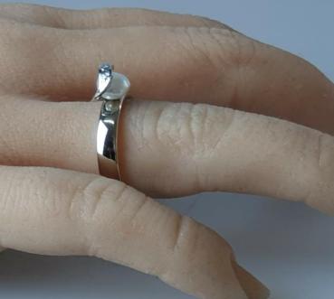 Preview: Eleganter Perlenring mit 2 Diamanten aus 585er Weißgold Größe 54, Gewicht: 3,4g
