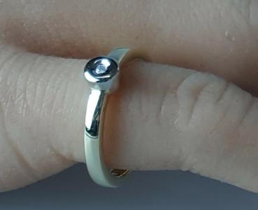 Diamantsolitär aus 585er Gelbgold, Größe 49, Gewicht: 1,9g