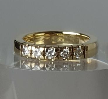 Diamantring mit 5 Diamanten (0.25 ct.), 585er Gold, Größe 53, Gewicht: 7,2g