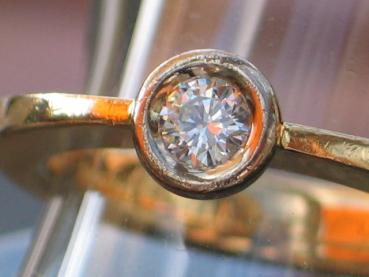 Preview: Diamantsolitär mit 0.20 ct. aus 750er Gold, Größe: 62, Gewicht: 8,9g