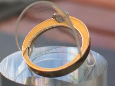 Preview: Diamantsolitär mit 0.20 ct. aus 750er Gold, Größe: 62, Gewicht: 8,9g