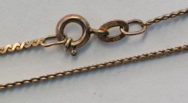 Lange Halskette im Wellenmusterdesign aus 835er Silber, vergoldet, Länge 61 cm, Gewicht: 4,4g