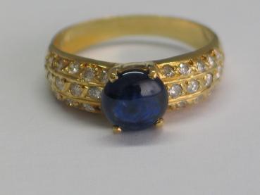 DiamantrIng mit 30 Diamanten und einem Saphir Cabochon, 750 Gold, Größe 54, Gewicht: 3,9g