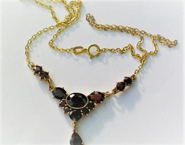 Preview: Collier mit Granatsteinen, 333er Gold, Länge: 40 cm, Gewicht: 4,6g