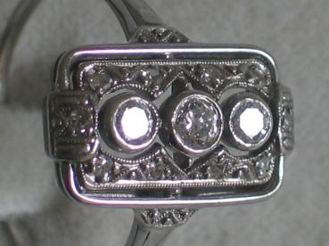 Art Deco Damenring aus 750er Weißgold mit 13 Diamanten 0.47 ct. Gutachten, Größe 58, Gewicht: 3,0g