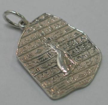 Anhänger "Katze vor einer Hieroglyphentafel" aus 925er Sterlingsilber, Gewicht: 6,8g
