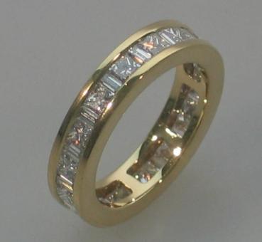 Alliance- / Memory-Ring Diamantring mit 2.56 ct. 750er Gold, Größe 53, Gewicht: 6,1g