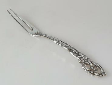 Vorlegegabel mit Motiv 800er Silber, Länge: 14,5 cm, Gewicht: 18,3g