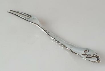 Preview: Vorlegegabel mit Motiv 800er Silber, Länge: 14,5 cm, Gewicht: 18,3g