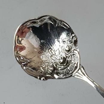 Zuckerlöffel, Blattform, Hildesheimer Rose, 800er Silber, Länge: 10,2 cm, Gewicht: 10,7g