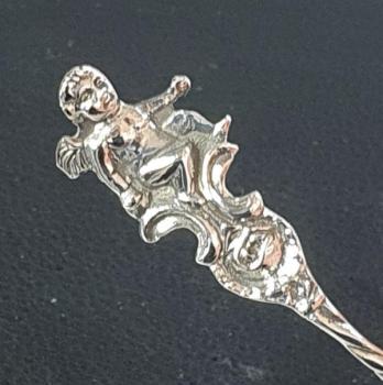 Kleinst Zuckerlöffel -Engelmotiv- 835er Silber, Länge: 5,7 cm, Gewicht: 4,4g