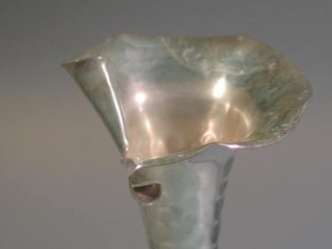 Vintage: Herrliche kleine Vase aus 925er Sterlingsilber -gehämmert-, Höhe 18,0 cm, Gewicht: 87,6g