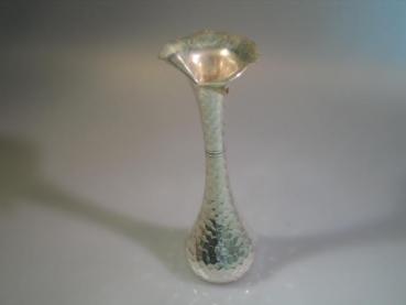 Vintage: Herrliche kleine Vase aus 925er Sterlingsilber -gehämmert-, Höhe 18,0 cm, Gewicht: 87,6g