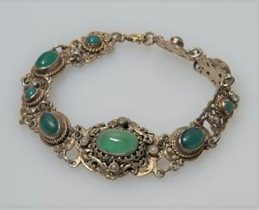 Antikschmuck Schmucksteinarmband mit grünen Steinen, Tombak, Länge: 19,5 cm