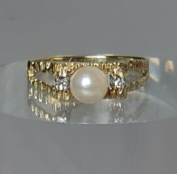 Perlenring mit Diamanten aus 585er Gold, Größe 51, Gewicht: 2,5g