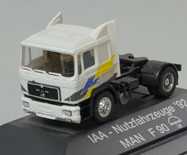 MAN F90 Zugmaschine LKW mit Sockel 1:87