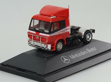 Mercedes Benz 1748 Zugmaschine LKW mit Sockel 1:87