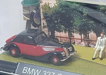 BMW 327 Coupe mit Figuren in Vitrine Diorama 1:87