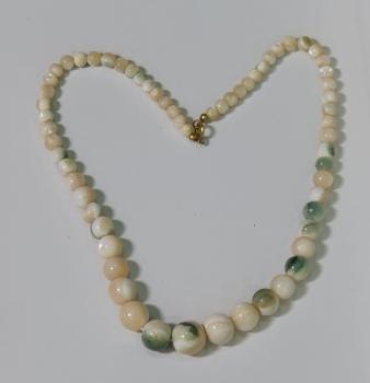 Preview: Halskettencollier mit Schmucksteinkugeln, elfenbein und grüntöne, Länge 48,0 cm