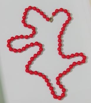 Halskette mit roten Schmucksteinkugeln, Länge 72,0 cm