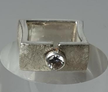Handarbeit: Quadratischer Ring mit Schmuckstein aus 925er Sterlingsilber, Größe 54, Gewicht: 27,0g