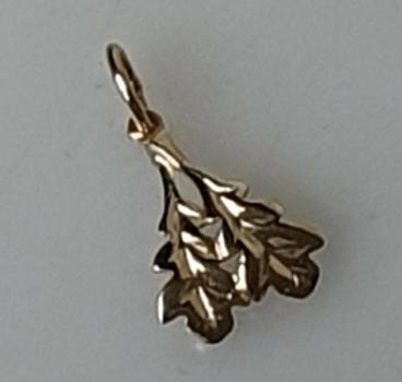 Kettenahänger "Eichenblätter" aus 585er Gold, Gewicht: 0,5g