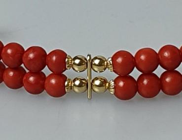 Korallenarmband mit Goldapplikationen aus 750er Gold, Länge 19,0 cm, Gewicht: 21,0g