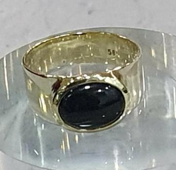 Ring mit Onyx Cabochon, 585er Gold, Größe: 52, Gewicht: 4,7g