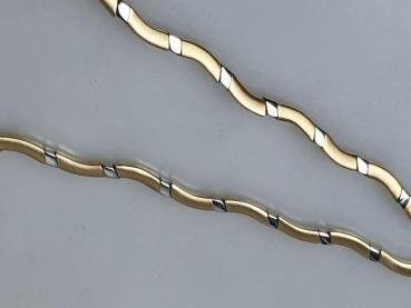 Bicolor Wellen Halskette aus 585er Gelb- und Weißgold, Länge ca. 42-45 cm, Gewicht: 27,2g