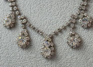 Preview: Eindrucksvolles Schmucksteincollier mit Zirkoniabesatz, Länge: 42,0 cm