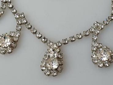 Eindrucksvolles Schmucksteincollier mit Zirkoniabesatz, Länge: 42,0 cm