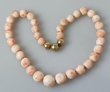 Preview: Vintage Engelshaut Korallenkette zartrosa-weiß, 10 bis 14 mm, Länge: 44,0 cm
